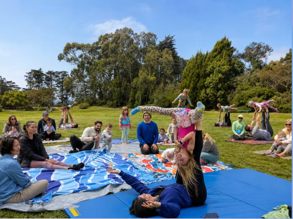 Family acroyoga in San francisco — Bay Area family event